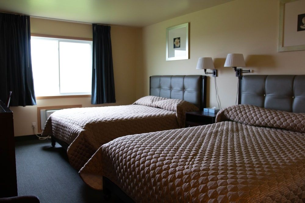 East Grand Inn Standard Room, 2 Queen Beds, Smoking 3