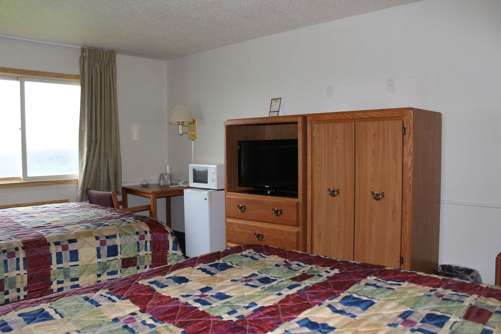 East Grand Inn Standard Room, 2 Queen Beds, Smoking