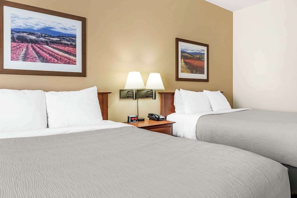 Standard Room, 2 Queen Beds, Non Smoking, Hot Tub