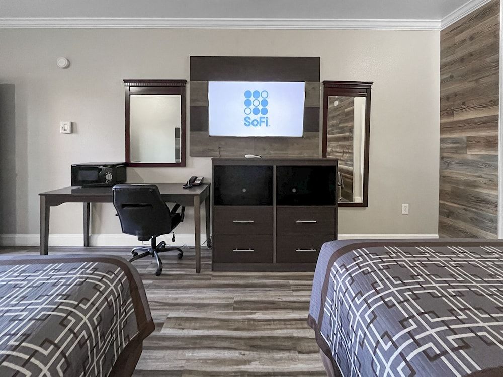 Rodeo Lodge Deluxe Room, 2 Queen Beds 5