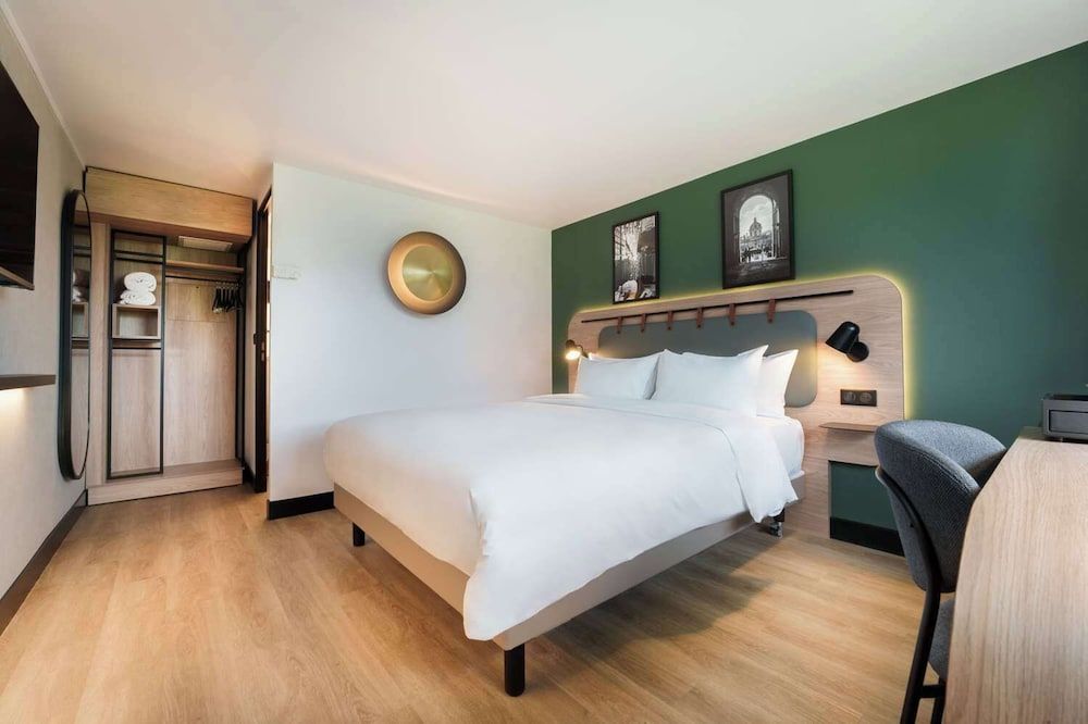 Standard Room, 1 Queen Bed