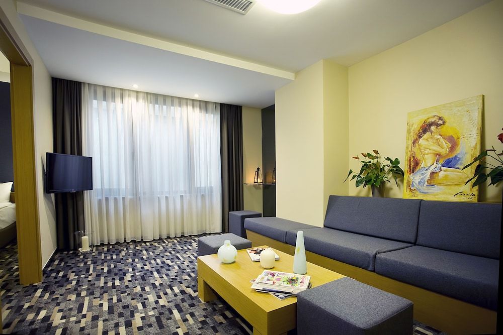 undefined Tan Hotel - Special Class 4