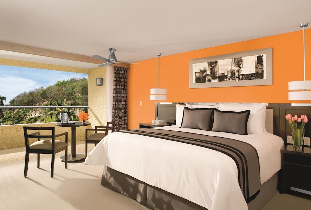 Deluxe Room, 1 King Bed, Oceanfront (Preferred Club)