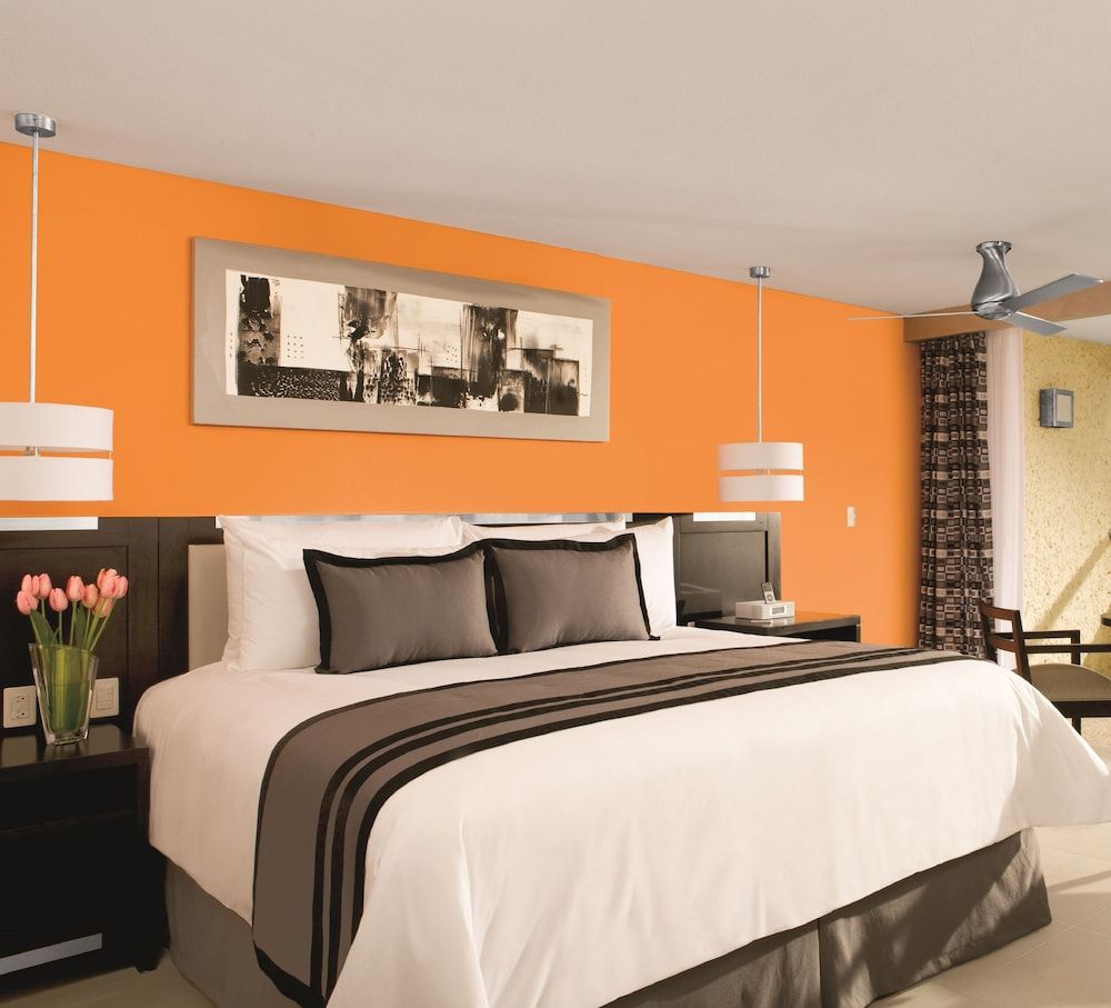 Deluxe Room, 1 King Bed, Hot Tub (Tropical View)