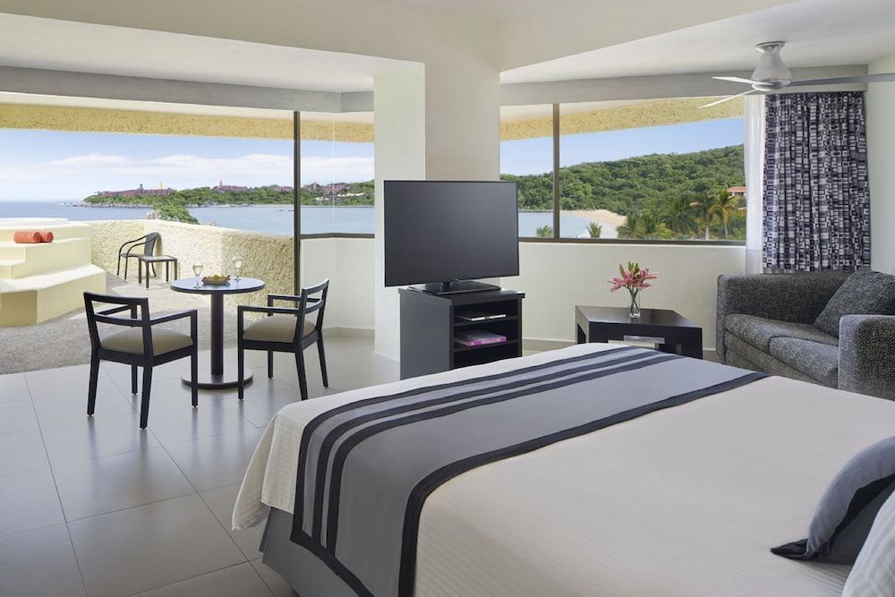 Junior Suite, 1 King Bed, Hot Tub (Preferred Club)
