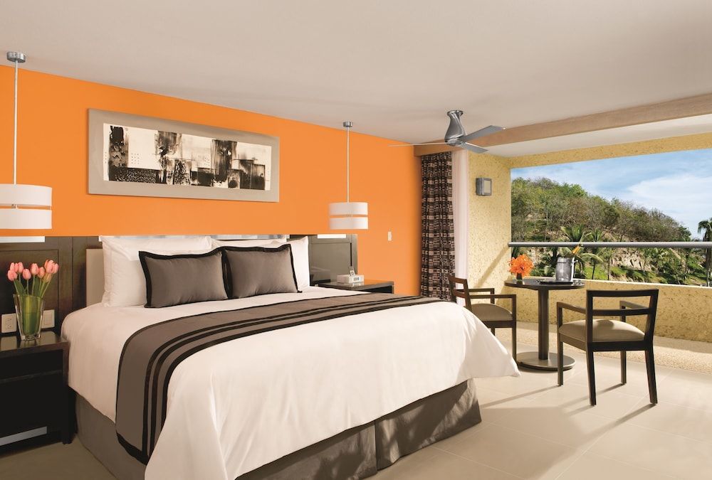 Deluxe Room, 1 King Bed (Tropical View)