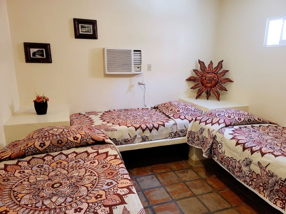 Deluxe Room (3-Twin Beds Deluxe Room)