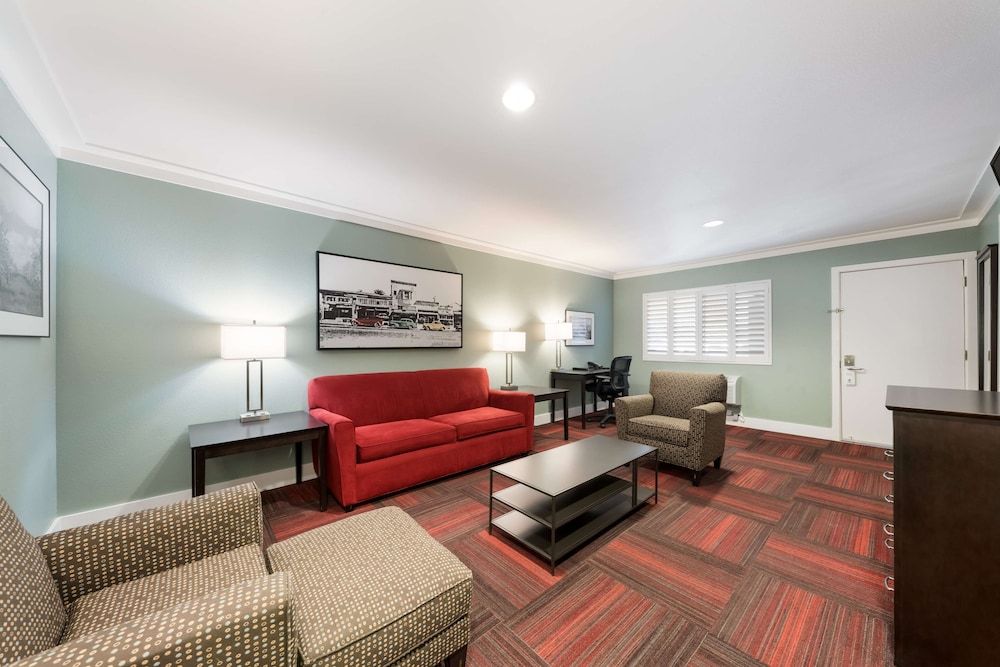 Best Western The Inn Of Los Gatos Suite, 1 King Bed, Non Smoking, Refrigerator (with Sofabed) 4