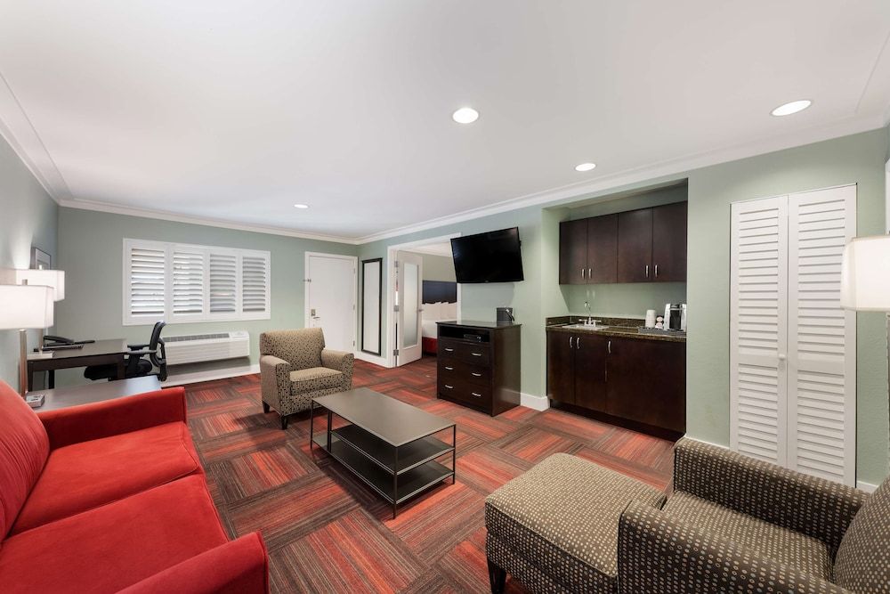 Best Western The Inn Of Los Gatos Suite, 1 King Bed, Non Smoking, Refrigerator (with Sofabed) 5