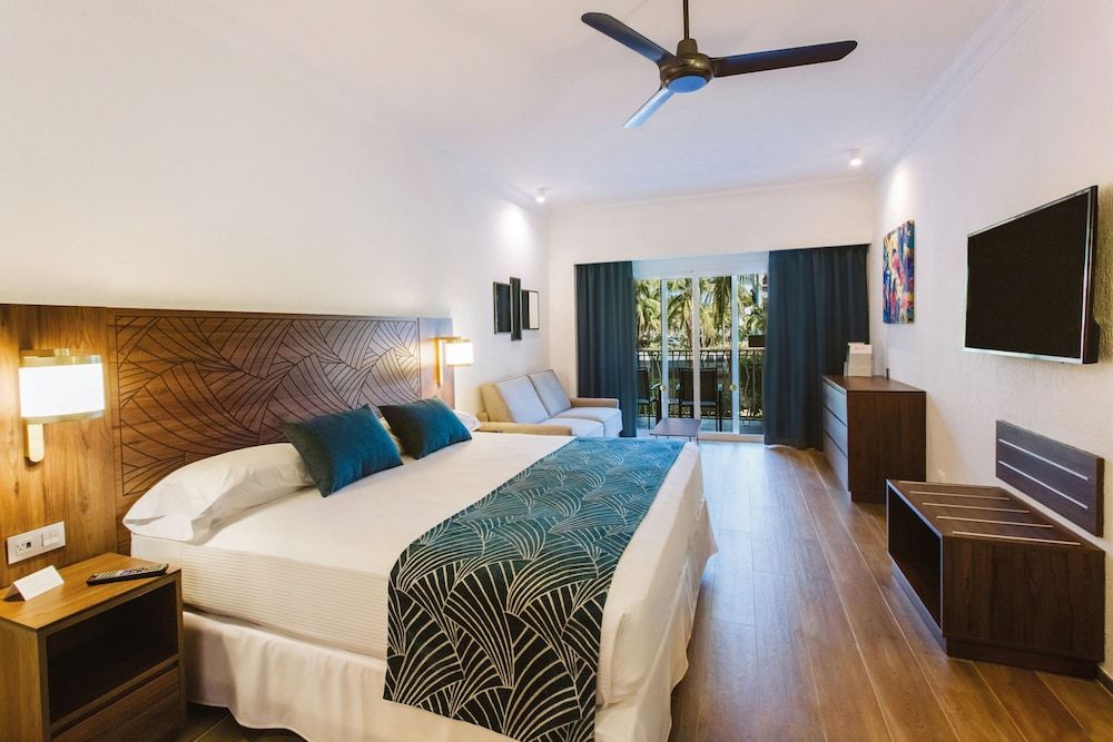 Double Room, Partial Ocean View (U)