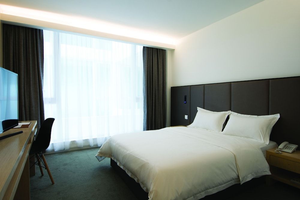 Taiming Hotel Classic Double Room, 1 Bedroom, Bathtub 4