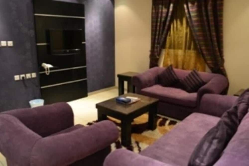 undefined AlMuhaidb Khanshalila 6
