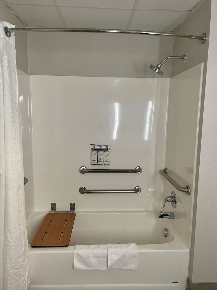 Suite, 1 King Bed, Accessible Bathtub (Mobility)