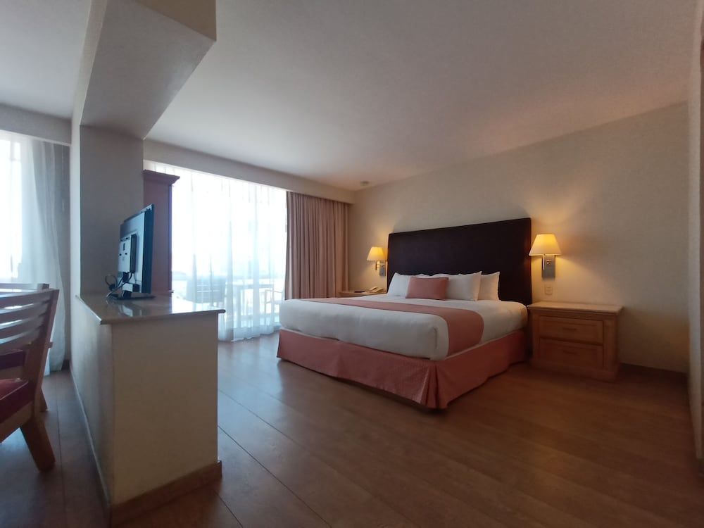 Deluxe Suite, 1 King Bed, Non Smoking