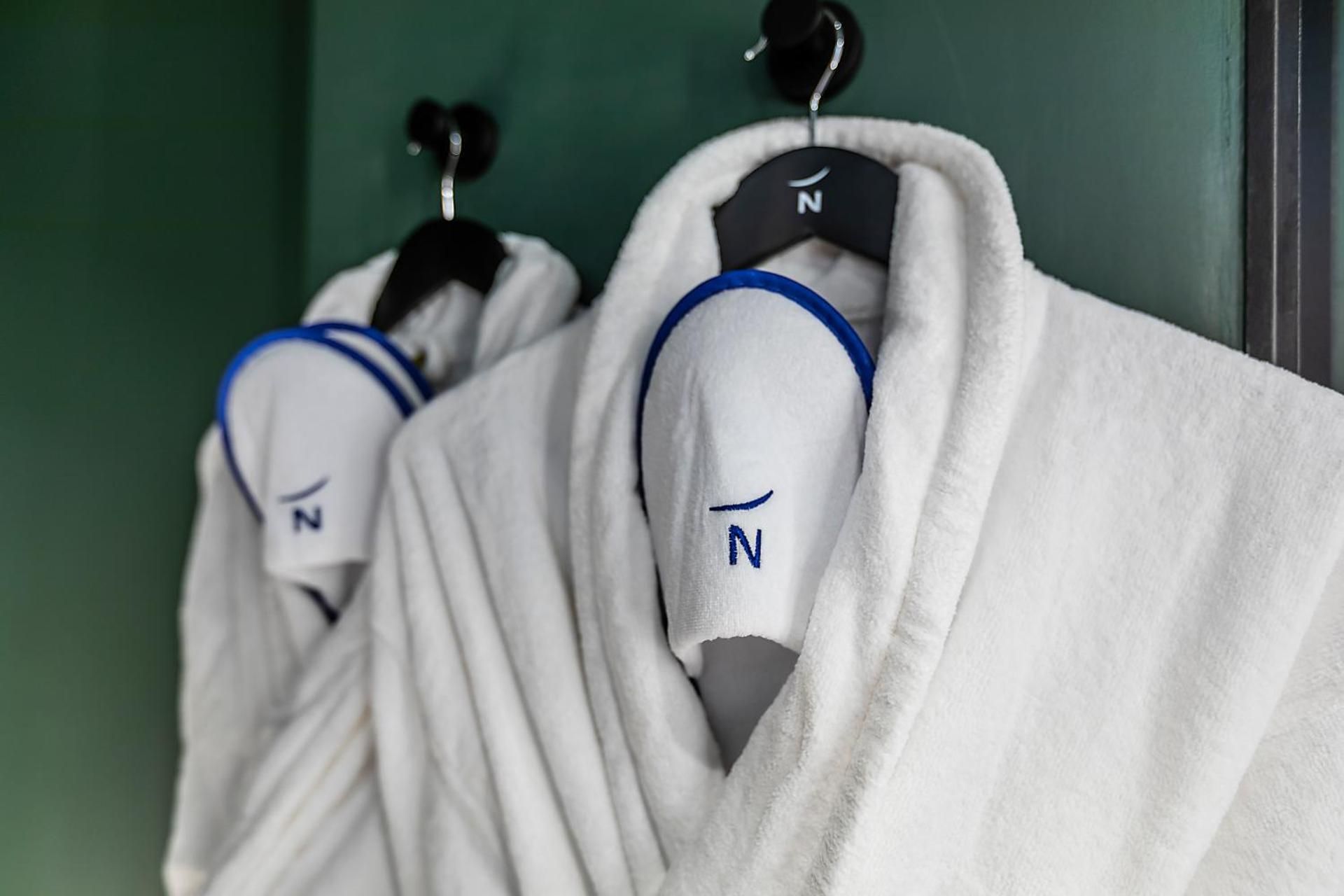 Suite with One queen-size Bed, One Sofa Bed and a l iving Room