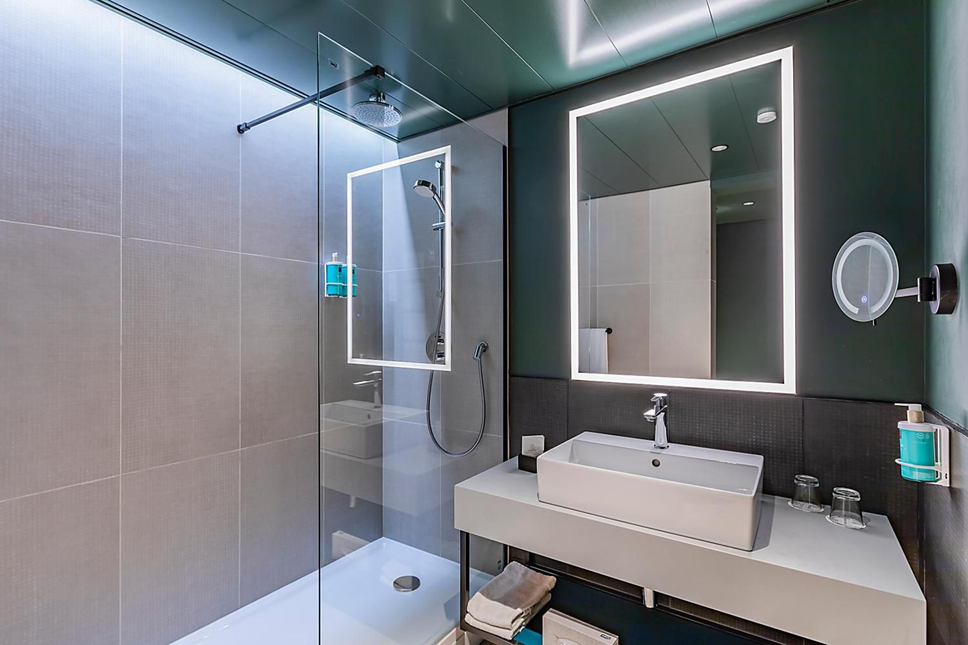 Suite with One queen-size Bed, One Sofa Bed and a l iving Room