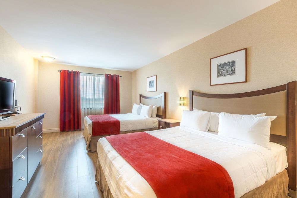 Ambassadeur Hotel Classic Room, 2 Queen Beds