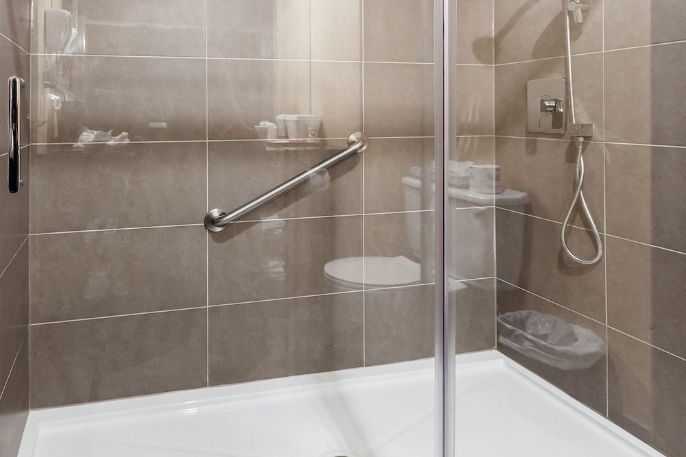 Ambassadeur Hotel Classic Room, 2 Queen Beds 5