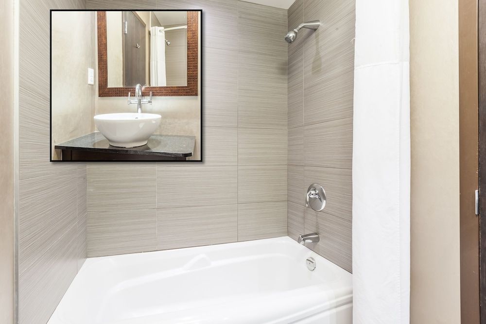 Ambassadeur Hotel Economy Room, 1 Queen Bed 3