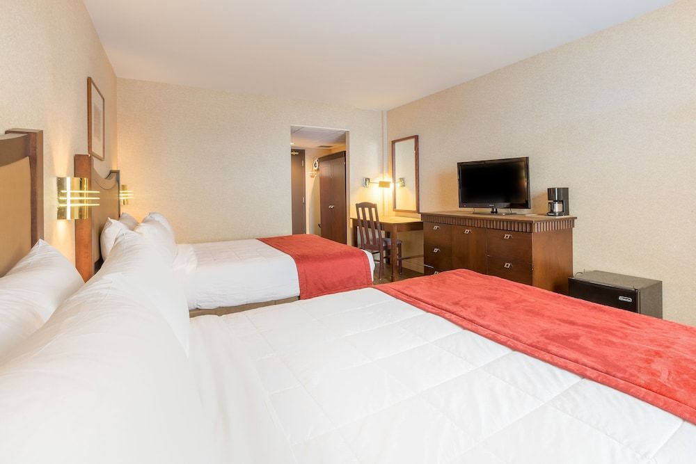 Ambassadeur Hotel Classic Room, 2 Queen Beds 3