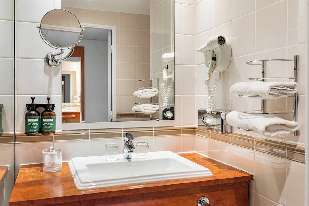 Crowne Plaza Lyon - Cité Internationale by IHG Standard Room, 1 King Bed 5