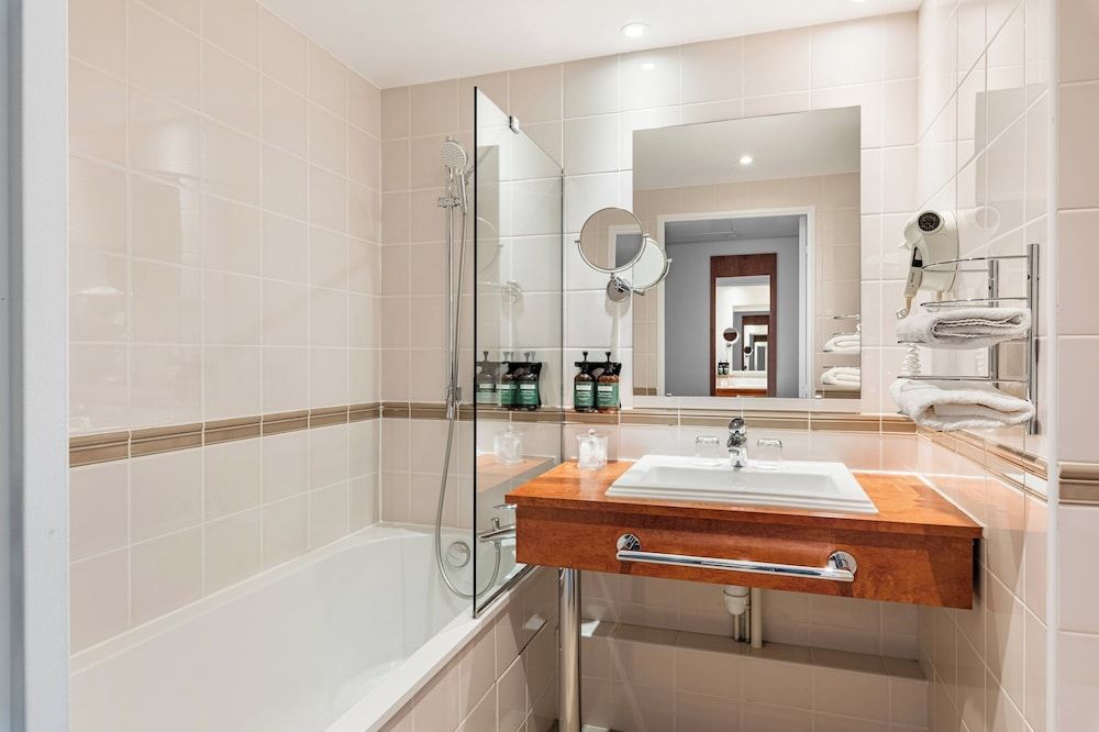 Crowne Plaza Lyon - Cité Internationale by IHG Standard Room, 1 King Bed 6