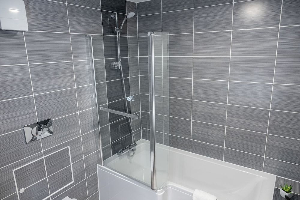 Burleigh Court Hotel Executive Twin Room, 2 Twin Beds 4