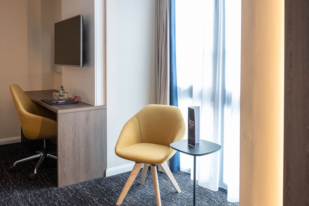 Burleigh Court Hotel Executive Twin Room, 2 Twin Beds 6