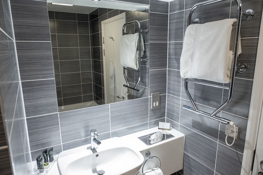 Burleigh Court Hotel Suite, 1 Double Bed 8