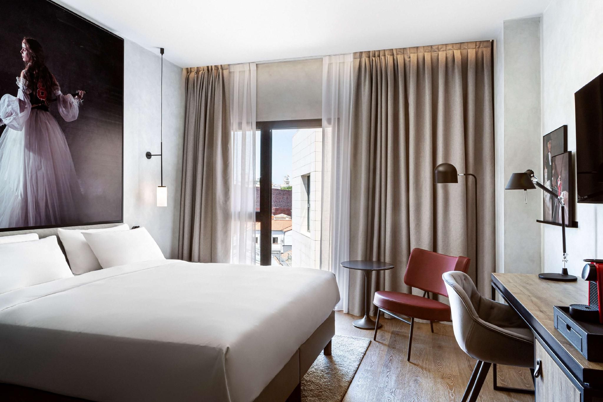undefined Radisson RED Madrid 7