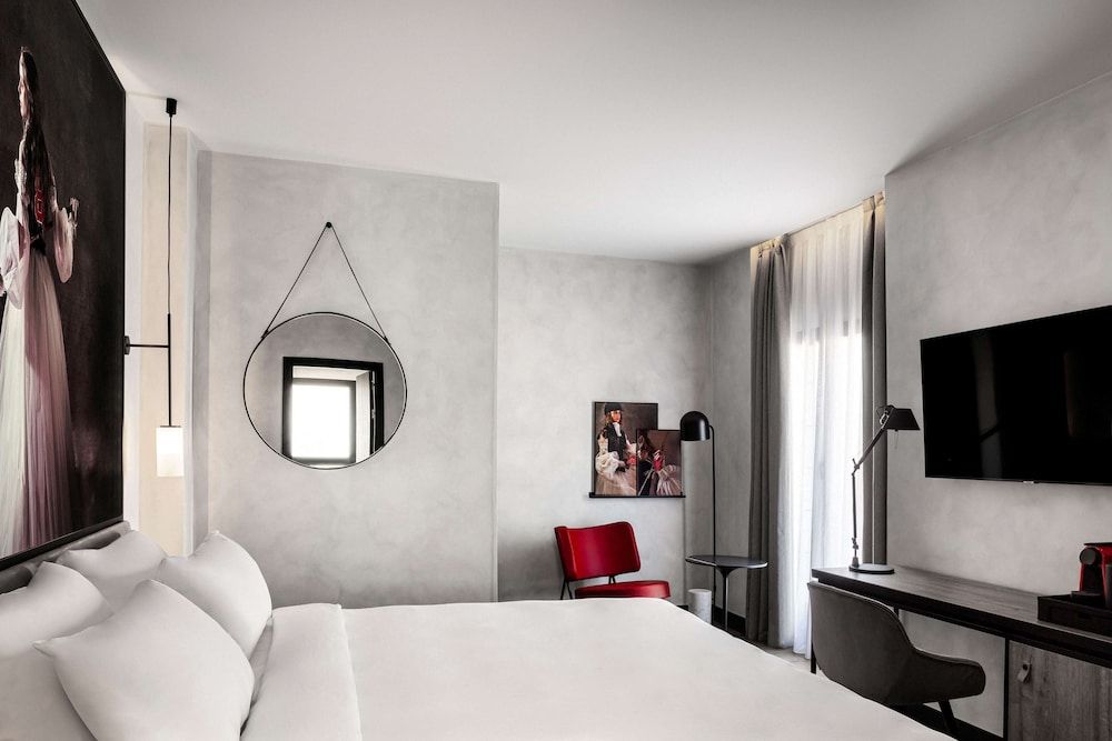undefined Radisson RED Madrid 3