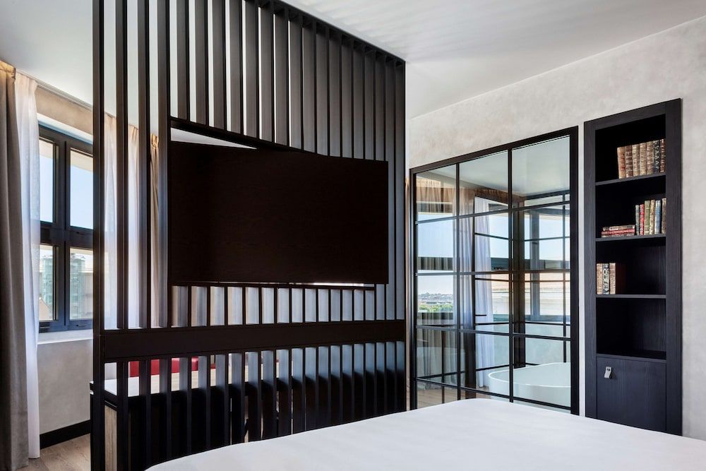 undefined Radisson RED Madrid 4
