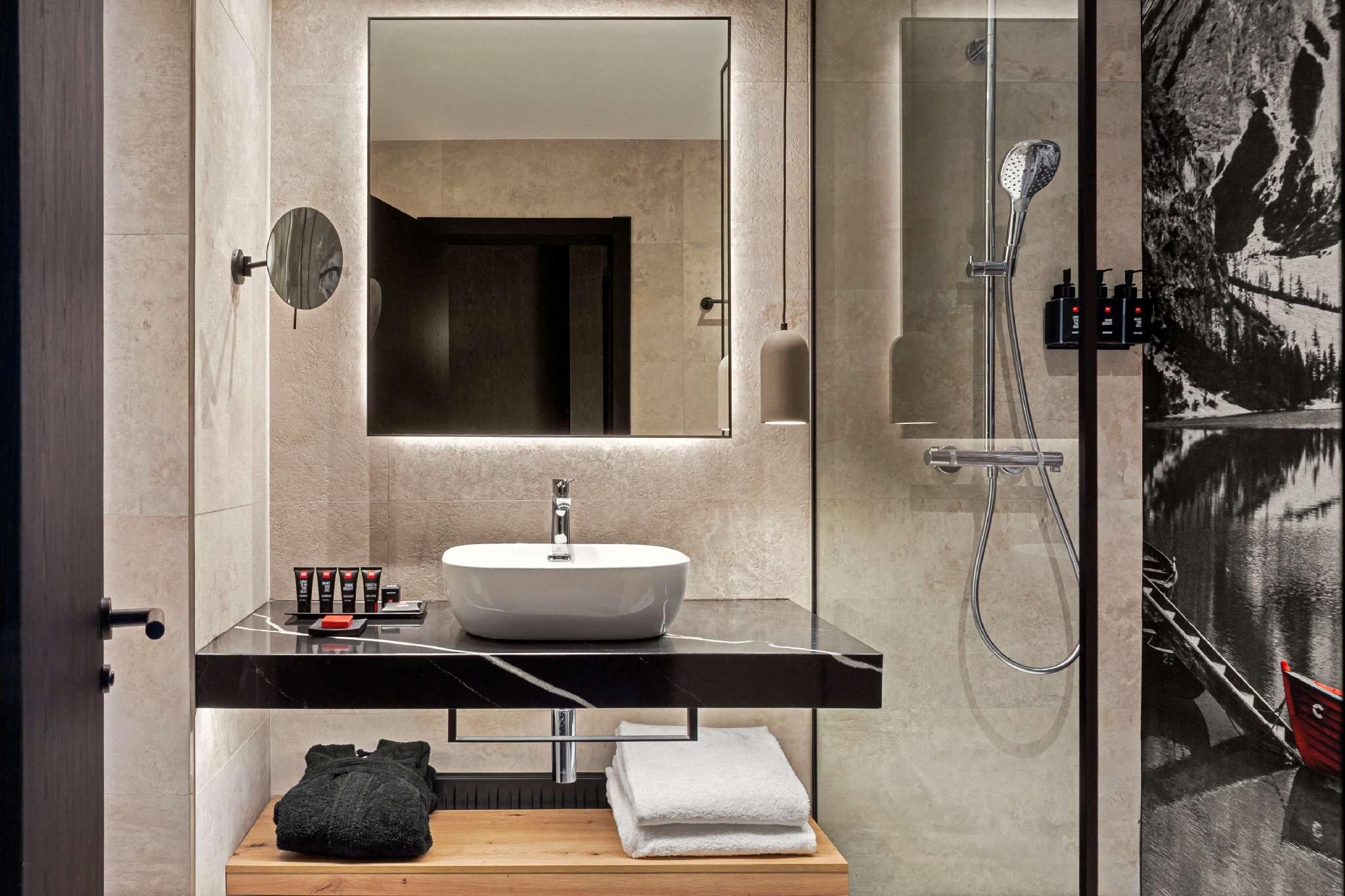 undefined Radisson RED Madrid 9