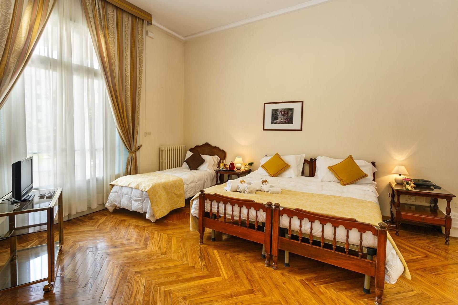 King Room with Roll-In Shower - Disability Access