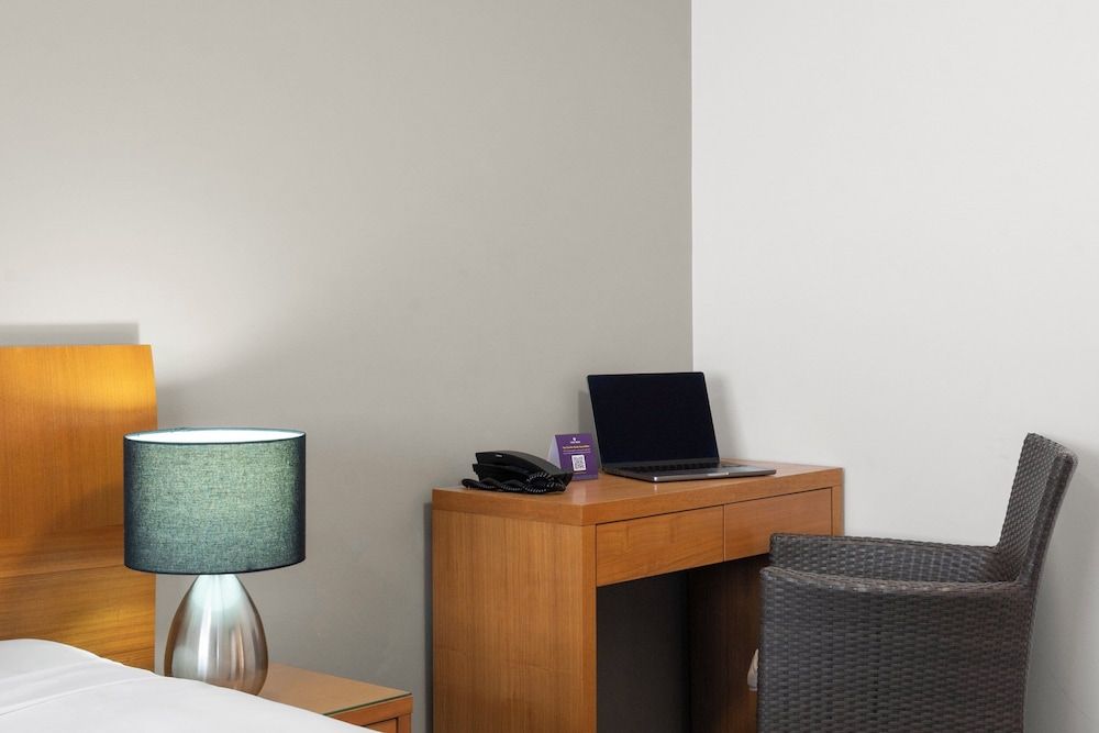 Park Regis Anchorage Standard Hotel Room 9