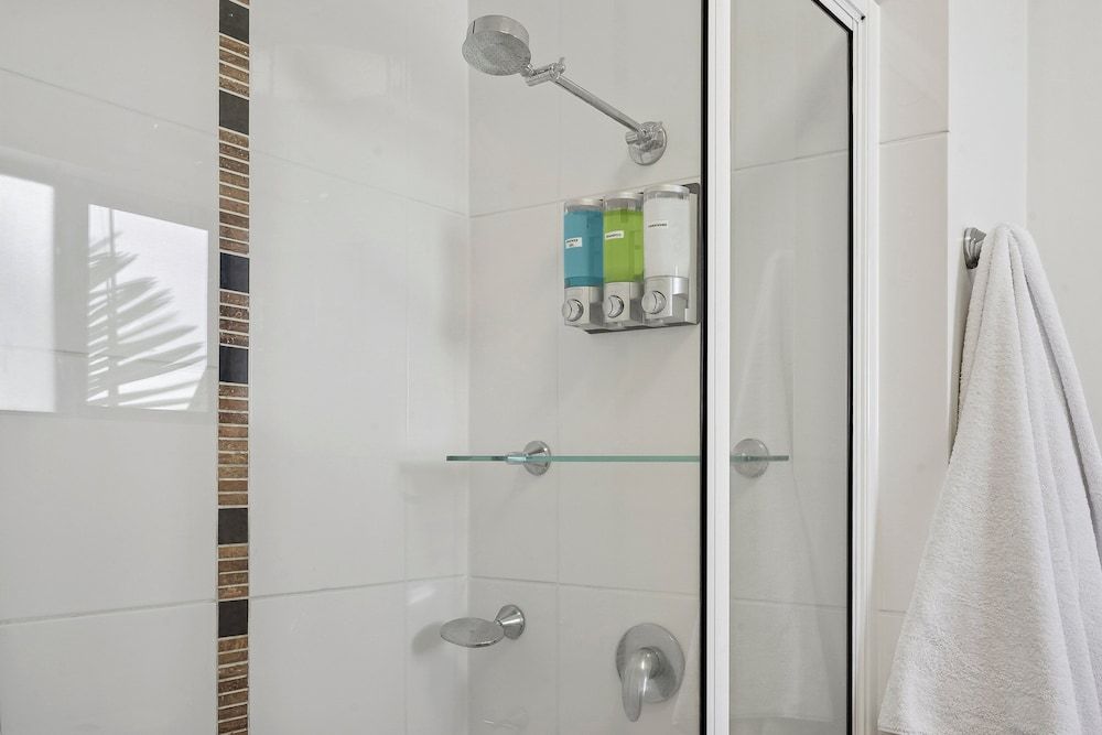 Park Regis Anchorage Standard Hotel Room 8