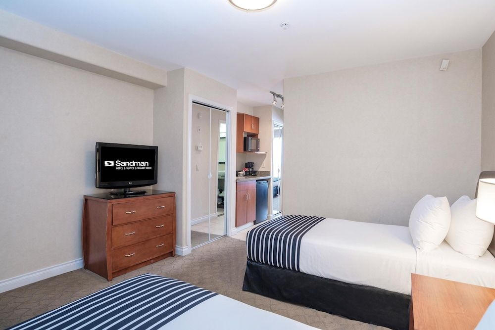 Family Suite, Kitchenette (1 King Bed, 2 Single Beds)