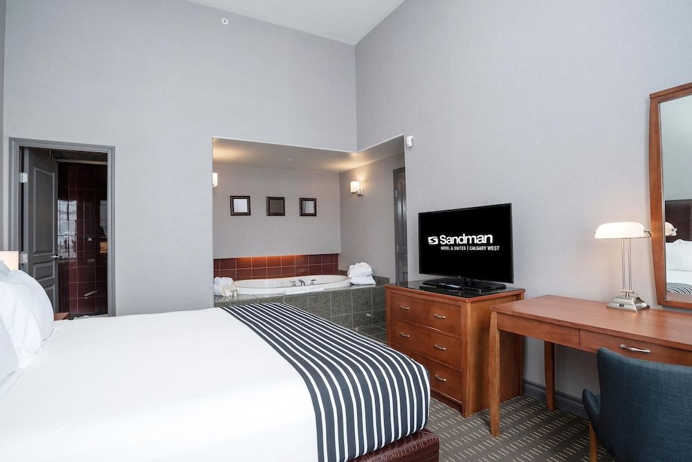 Suite, 1 King Bed, Kitchenette (Jacuzzi)