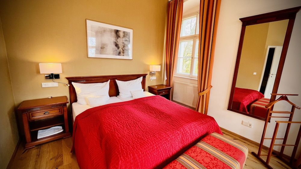 Schloss Burgellern Deluxe Double Room (2 matresses in bed frame) 4