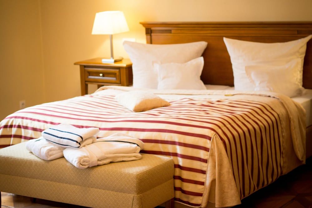 Schloss Burgellern Deluxe Suite (2 matresses in bed frame) 2