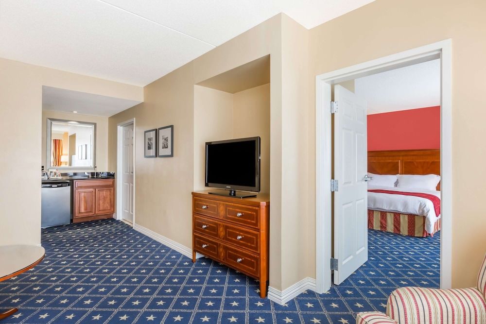 Room, 1 King Bed, Accessible, Non Smoking (Mobility/Hearing Accessible)