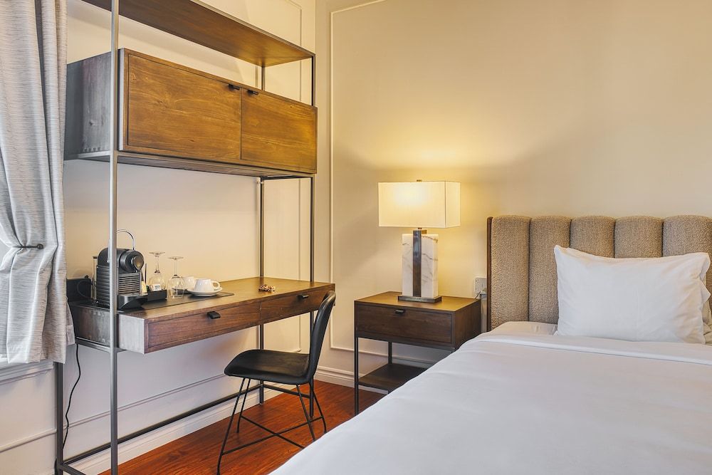 Classic Room, 1 King Bed, Non Smoking, Private Bathroom