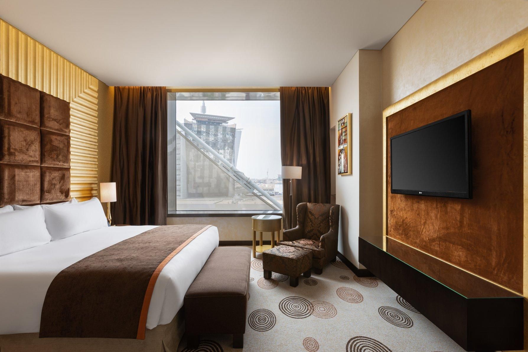 1 King 2 Twin Royal Suite Lounge Access