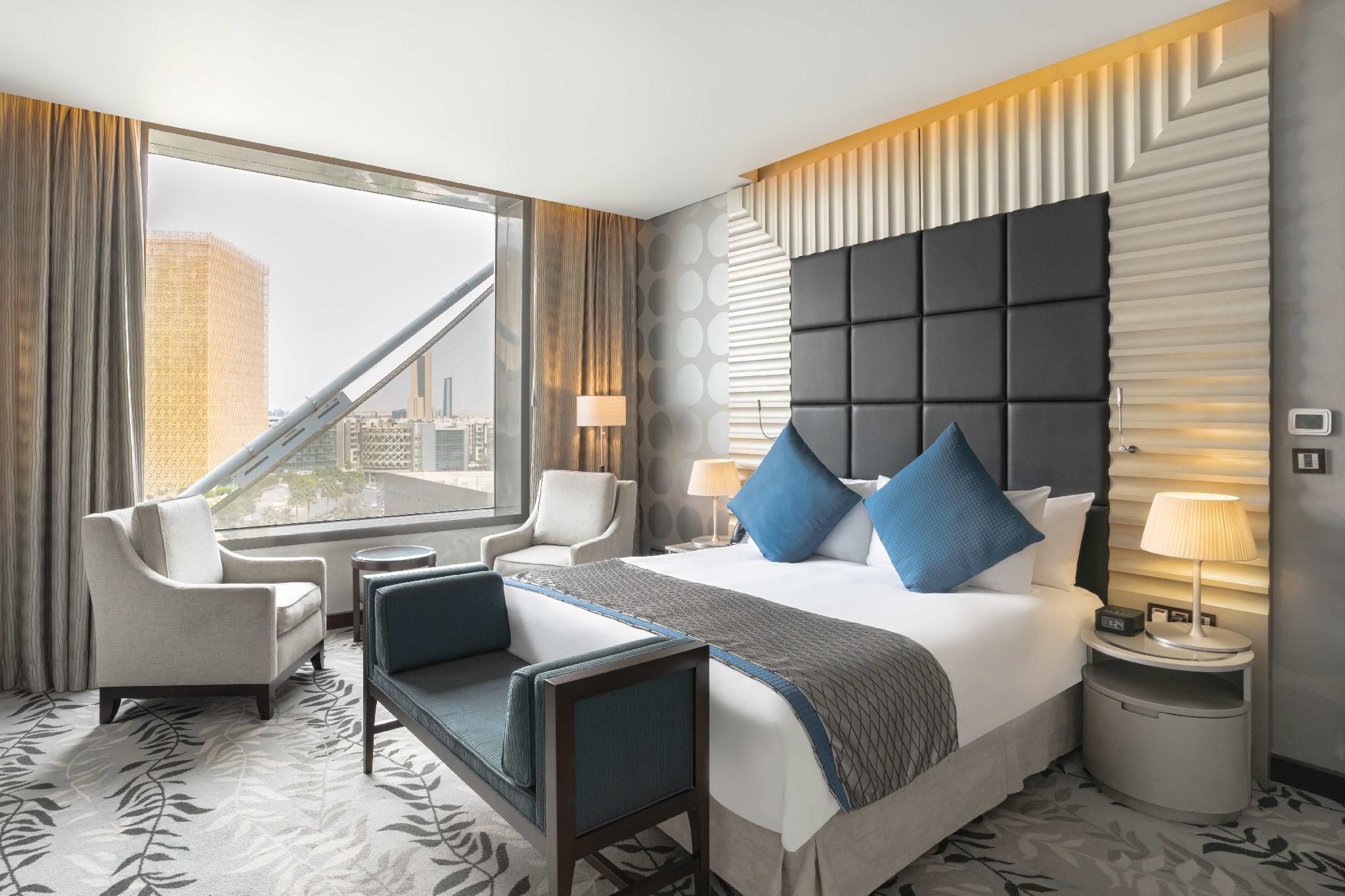 1 King Standard City View Club Floor