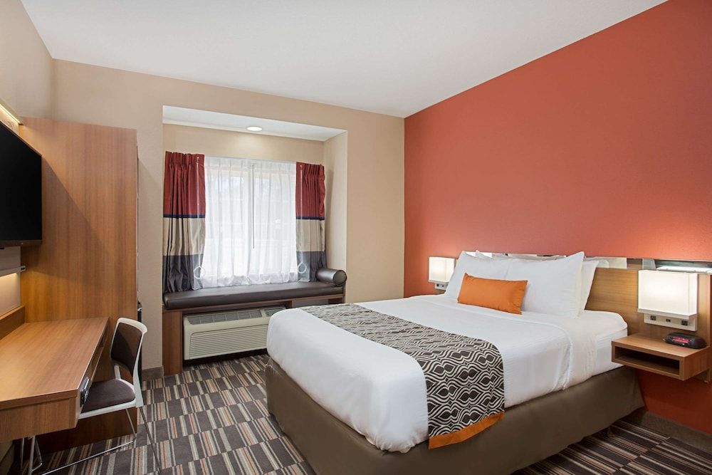 Standard Room, 1 Queen Bed, Accessible