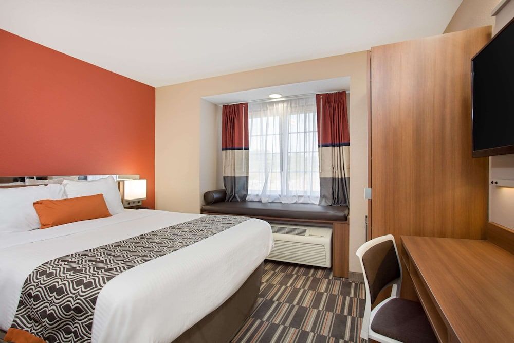 Standard Room, 1 Queen Bed