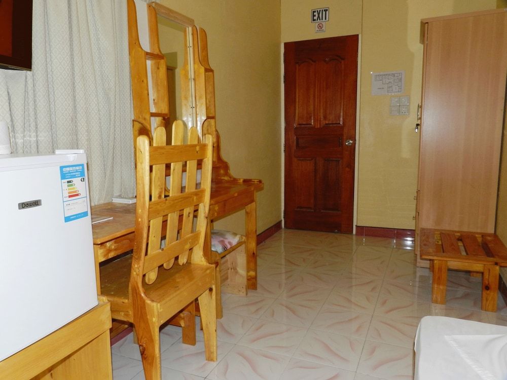 Picnic Inn Family Room 9
