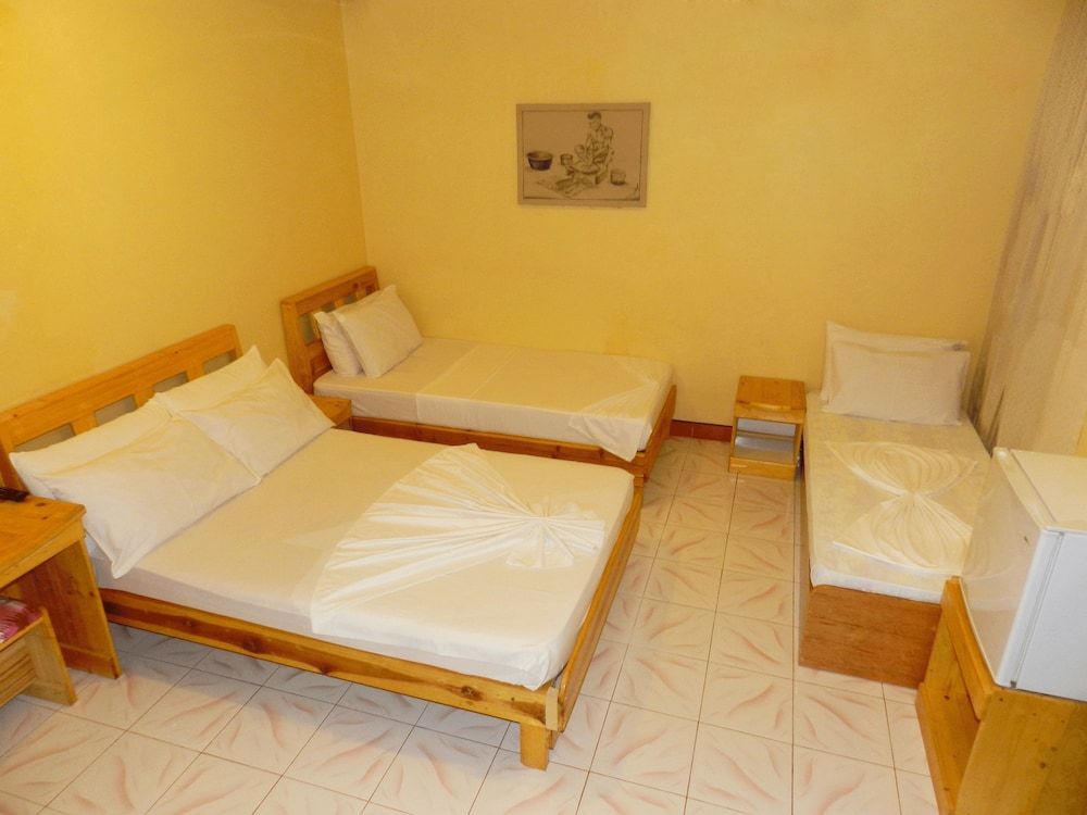 Picnic Inn Family Room 4