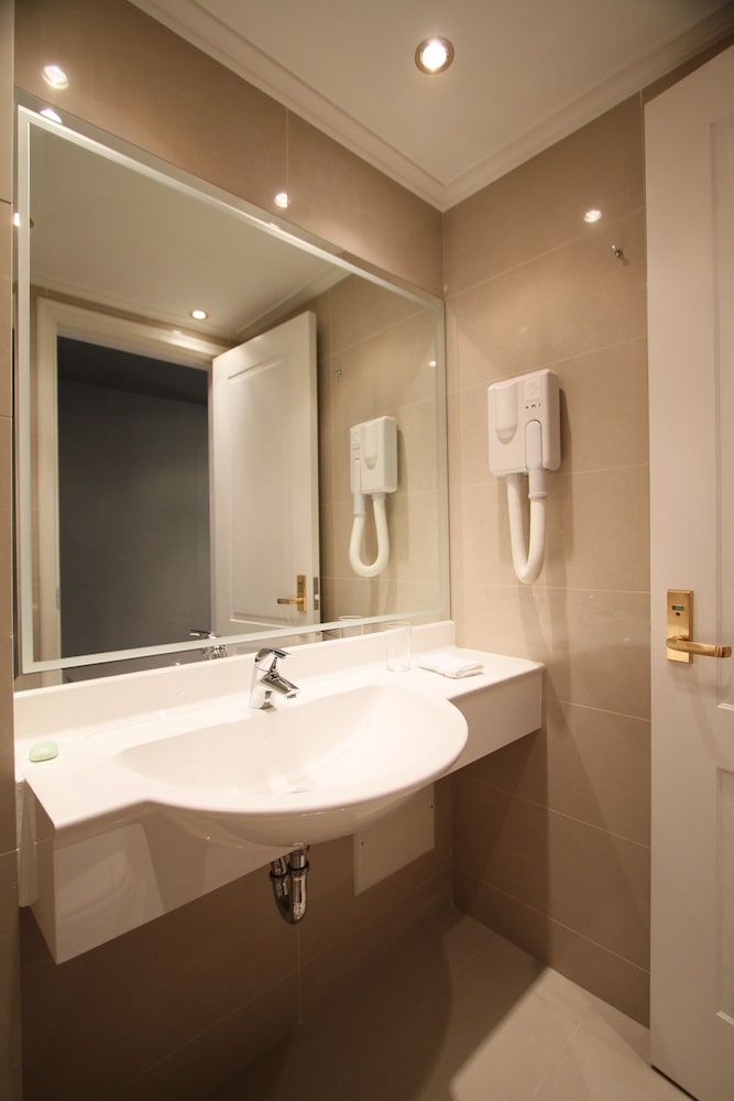 Piraeus Theoxenia Hotel Standard Double or Twin Room 5