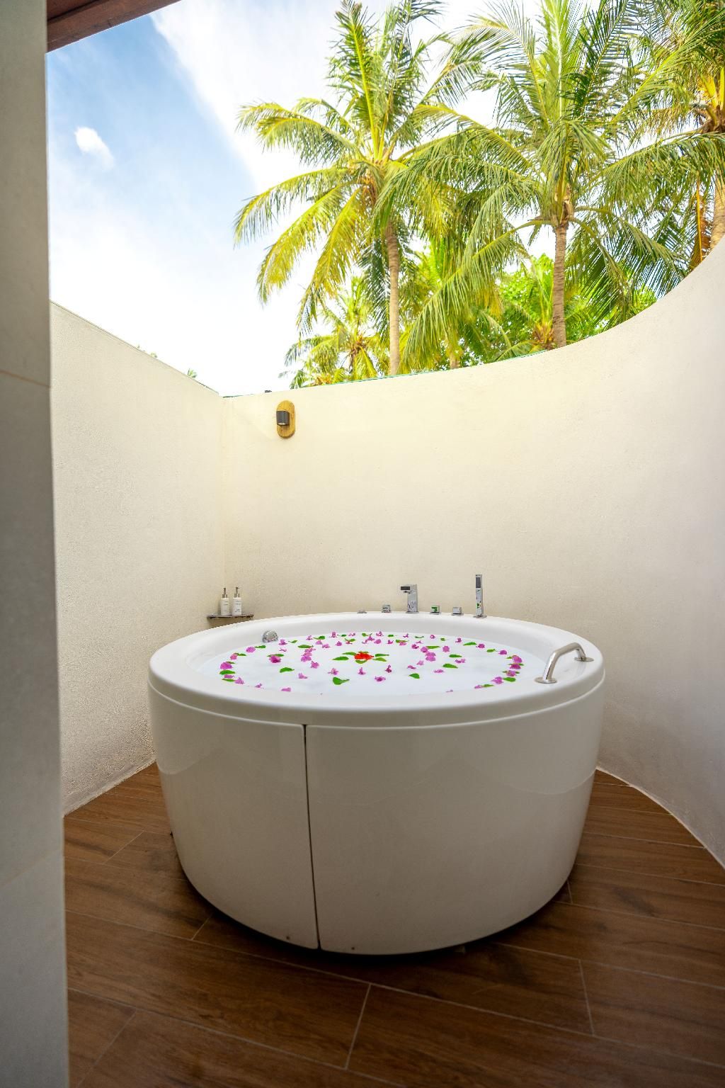 Lagoon View Beach Villa with Swirl Pool